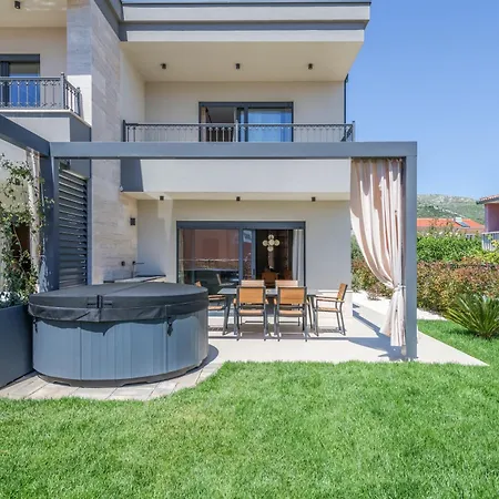 Trixie - Garden * Trogir