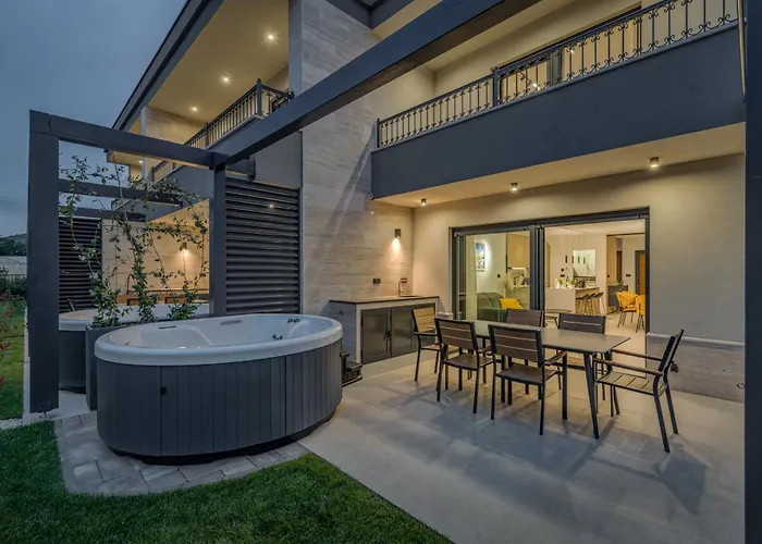 Trixie - Garden Вілла Трогір